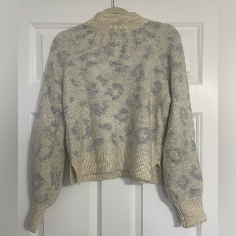 Abercrombie & Fitch Leopard Print Sweater - Picture 5 of 6